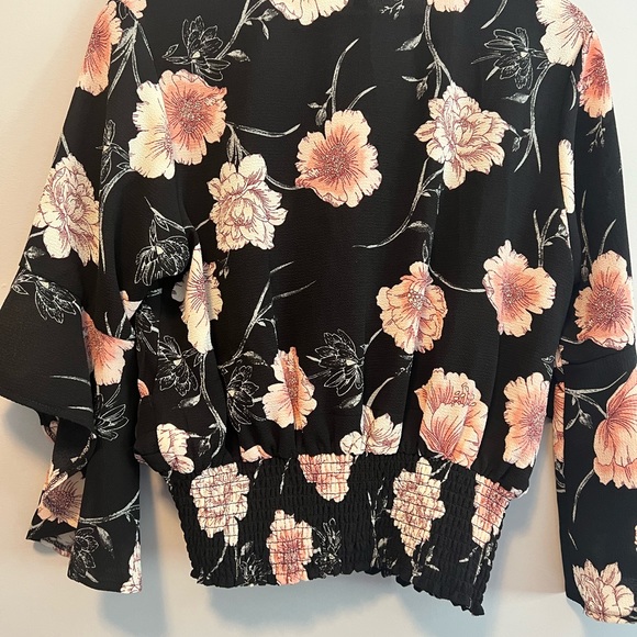 Black and pink floral blouse flared sleeve - Picture 4 of 4